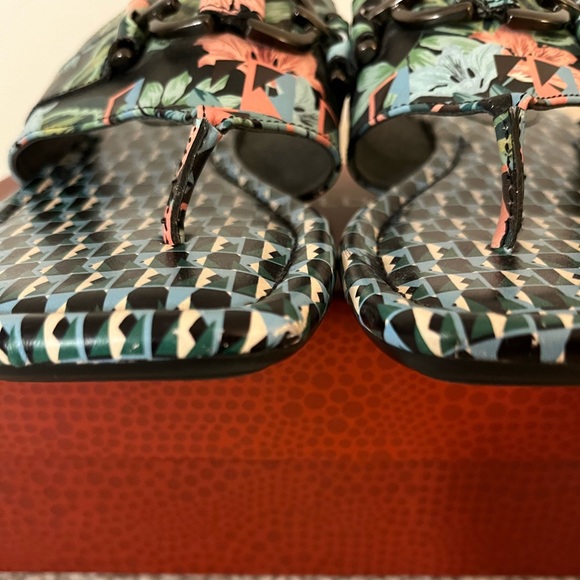 Donald Pliner Sandals - Picture 3 of 9